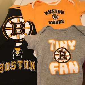 4 Boston bruins onesies for 12 months old